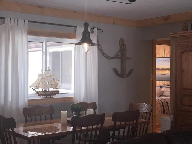 PJ's Lake House, Water Front Goderich Cottage Rental PL27555