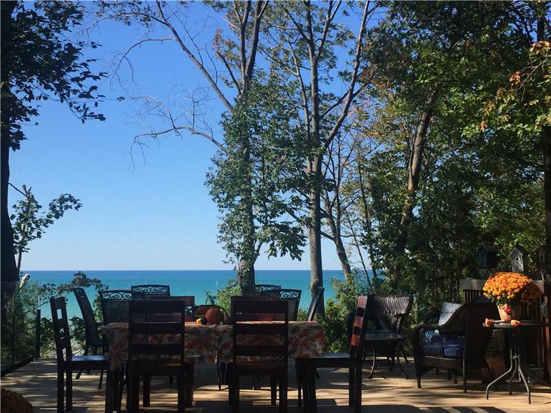 PJ's Lake House, Water Front Goderich Cottage Rental PL27555