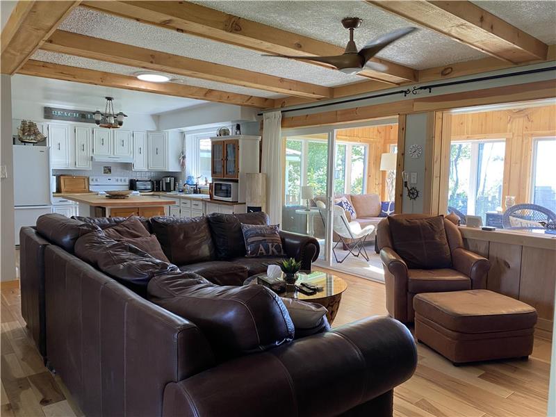 PJ's Lake House, Water Front Goderich Cottage Rental PL27555