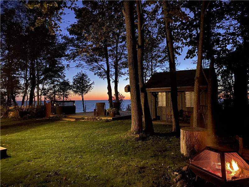 PJ's Lake House, Water Front Goderich Cottage Rental PL27555