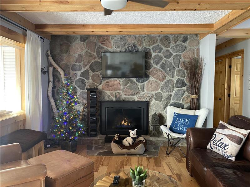 PJ's Lake House, Water Front Goderich Cottage Rental PL27555