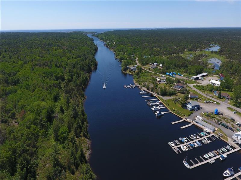 Sandy Pines Cottage in Byng Inlet. Parry Sound Cottage Rental PL
