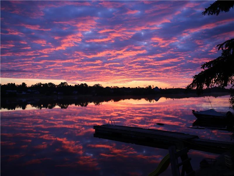Sandy Pines Cottage in Byng Inlet. Parry Sound Cottage Rental PL