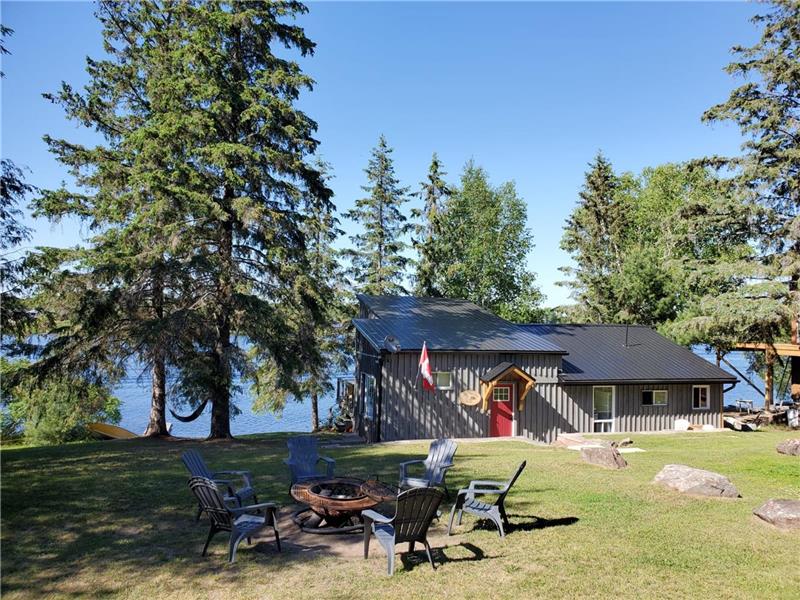 Sandy Pines Cottage in Byng Inlet. Parry Sound Cottage Rental PL