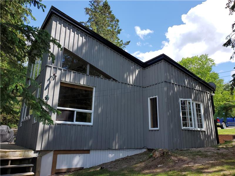 Sandy Pines Cottage in Byng Inlet. Parry Sound Cottage Rental PL