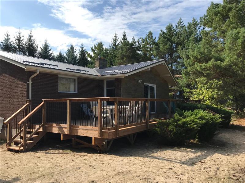 Waterfront, 3 Bdrm family cottage, Ipperwash Beach Cottage Rental