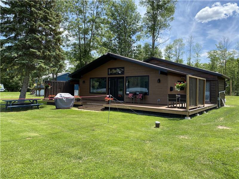 This cottage is nestled on the edge Westport Cottage Rental PL