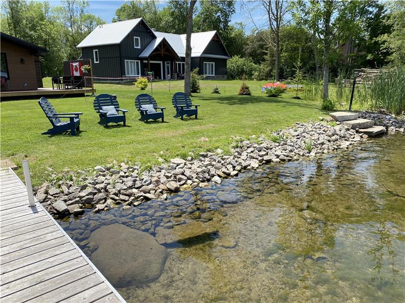 This cottage is nestled on the edge Westport Cottage Rental PL
