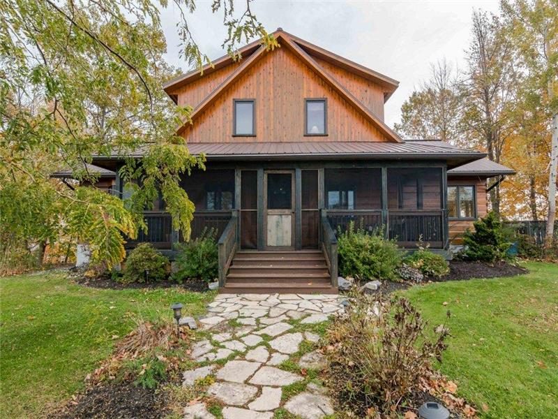 Spectacular and Very Private 6 Wolfe Island Cottage Rental DI27762