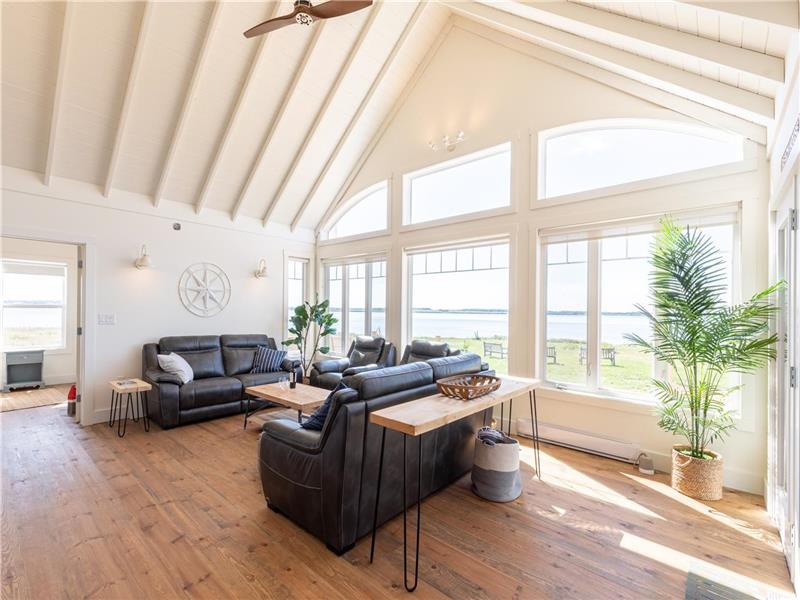 Slice Of Life Waterfront Beach Malpeque Bay Cottage Rental DI27859