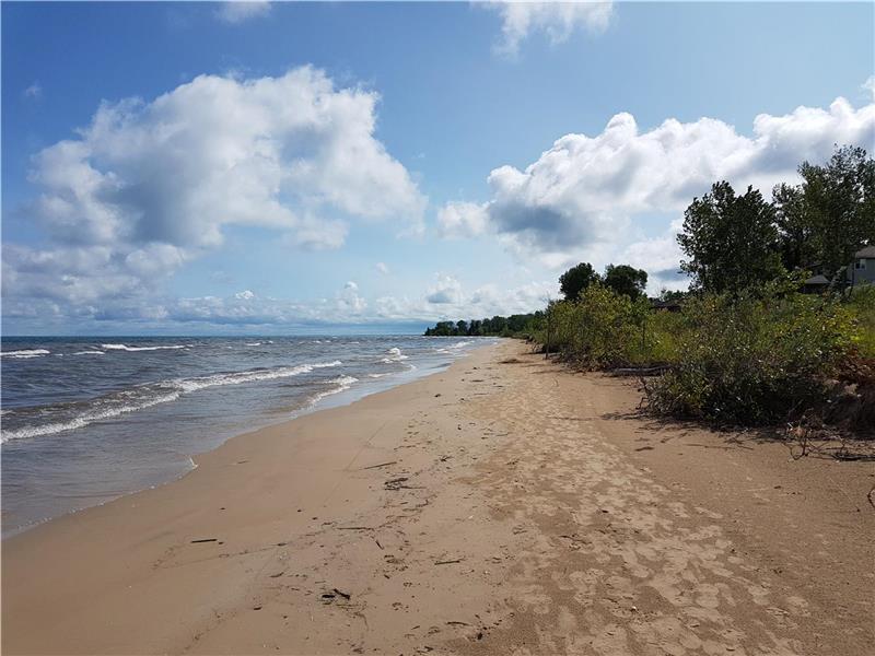 "The Beach House" Executive Ipperwash Beach Cottage Rental PL