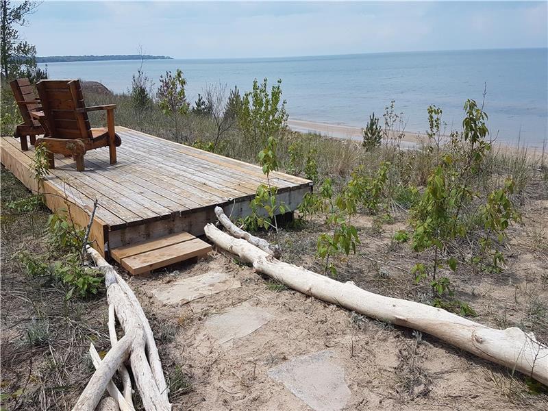 "The Beach House" Executive Ipperwash Beach Cottage Rental PL