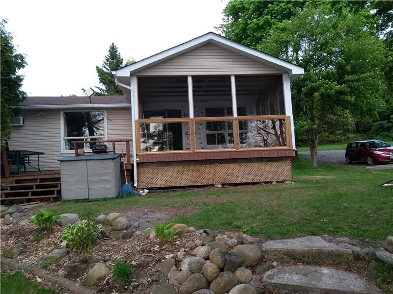 Rejuv'd Relics Retreat Little Lake, Brighton Cottage Rental DI