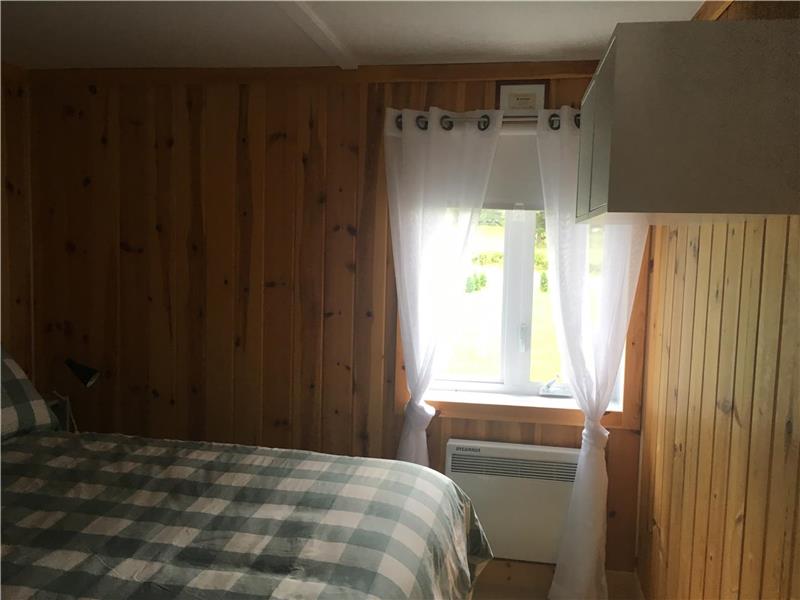 THE POPE LAKE MontLaurier Cottage Rental GL28195 CottagesInCanada