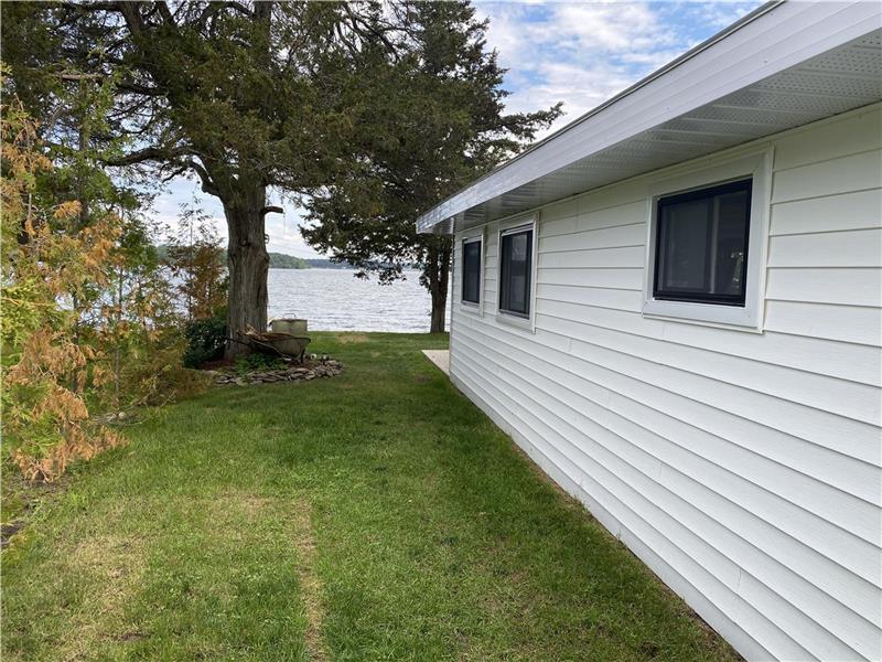 Hay Bay Getaways Cottage Napanee Cottage Rental PL28613 CottagesInCanada