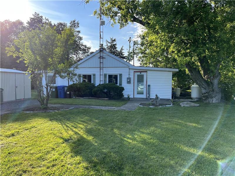 Hay Bay Getaways Cottage Napanee Cottage Rental PL28613 CottagesInCanada