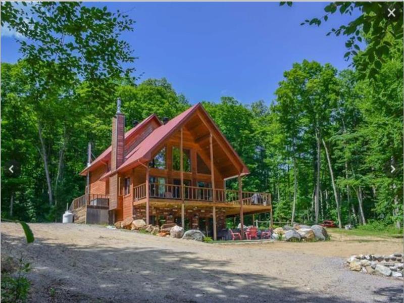 Sinclair chalet La Pêche Cottage Rental DI28834 CottagesInCanada