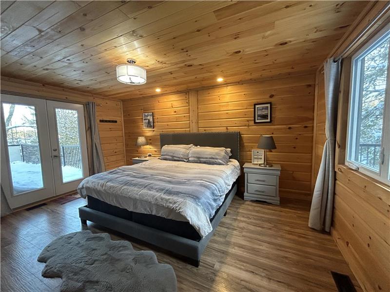 GlenCannon Retreat 2, Mazinaw Cloyne Cottage Rental PL29121