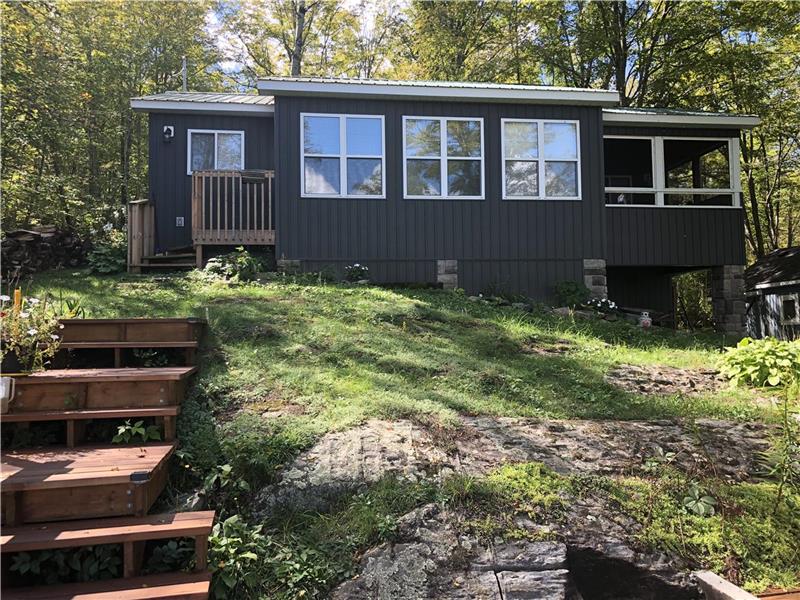 2 Cottages on Big Clear Lake, Arden Cottage Rental PL29621 CottagesInCanada