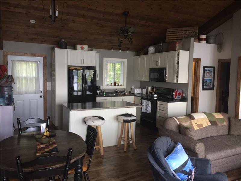 2 Cottages on Big Clear Lake, Arden Cottage Rental PL29621 CottagesInCanada