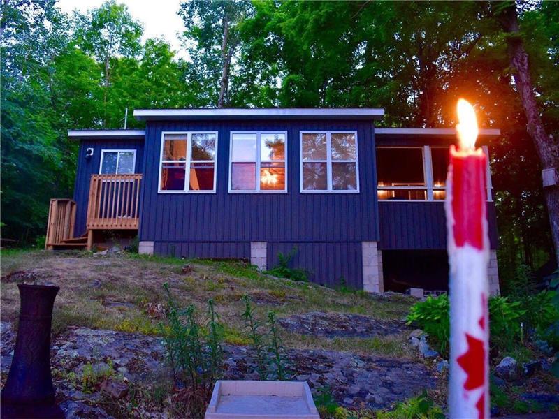 2 Cottages on Big Clear Lake, Arden Cottage Rental PL29621 CottagesInCanada