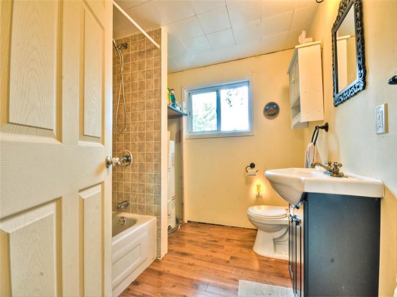 Waterfront Outaouais Sauna 45 min MulgraveetDerry Cottage Rental