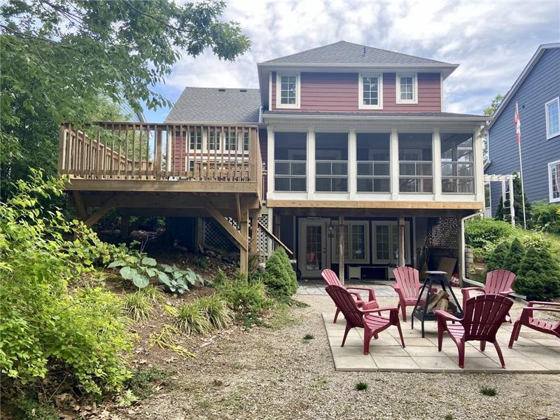 Luxury Grand Bend Beach House; 3 Grand Bend Cottage Rental DI30022