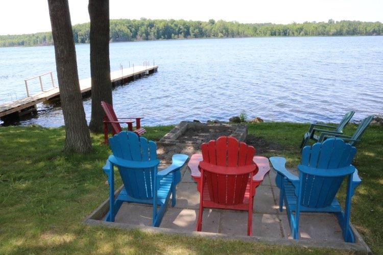 LARGE WATERFRONT COTTAGE SLEEPS 12, Victoria Harbour Cottage Rental