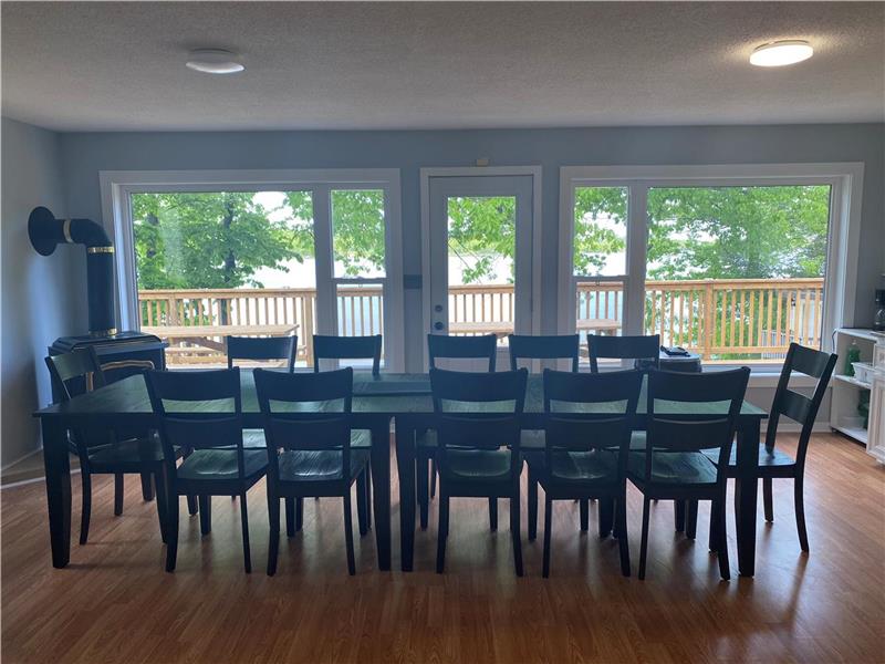 LARGE WATERFRONT COTTAGE SLEEPS 12, Victoria Harbour Cottage Rental