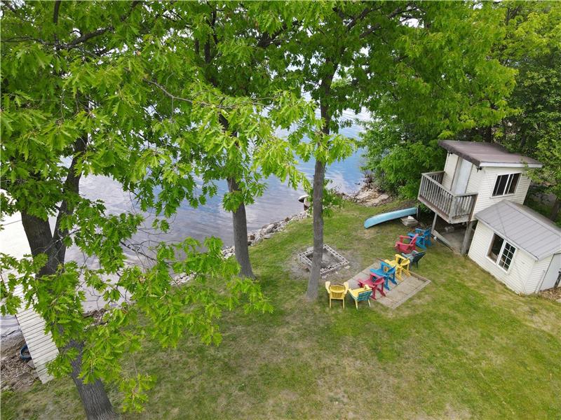 LARGE WATERFRONT COTTAGE SLEEPS 12, Victoria Harbour Cottage Rental