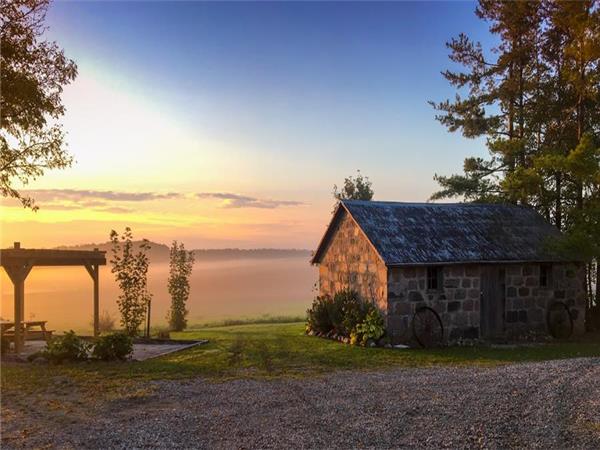 Farmhouse Cottage Bright Cottage Rental Gl 30305 Cottagesincanada