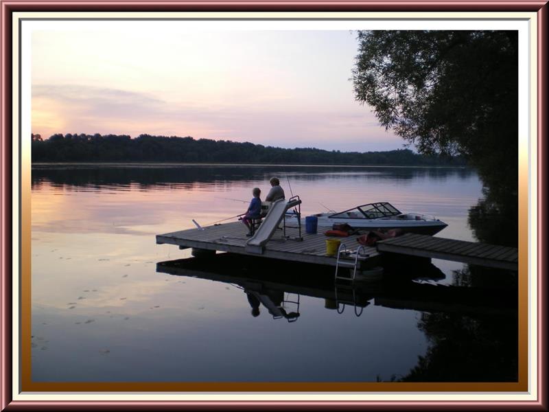 Beautiful Trent River Cottage, east Hastings Cottage Rental GL30421 CottagesInCanada