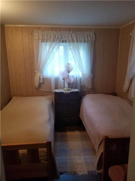 Beautiful Trent River Cottage, east - Hastings Cottage Rental | GL