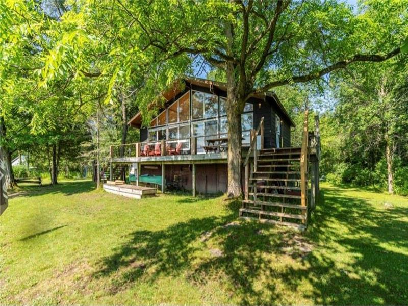 Boat access cottage on methodist Victoria Harbour Cottage Rental GL