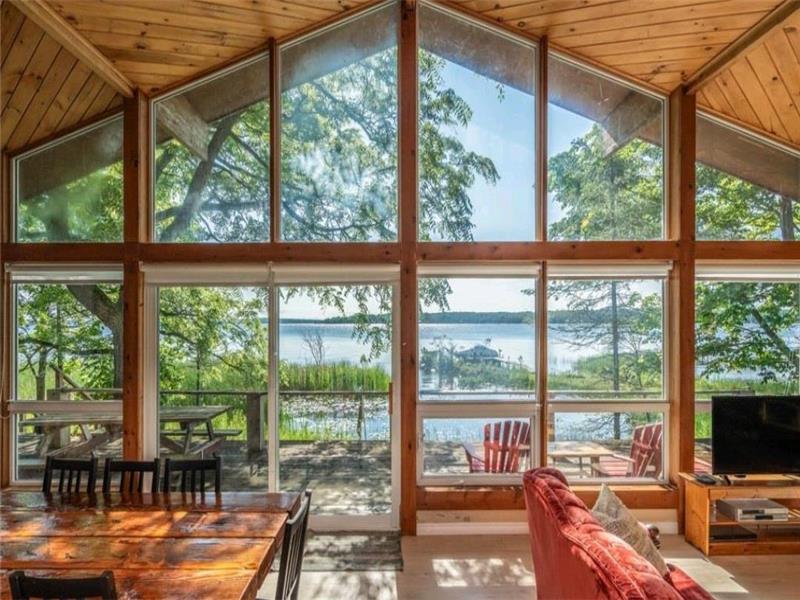 Boat access cottage on methodist Victoria Harbour Cottage Rental GL