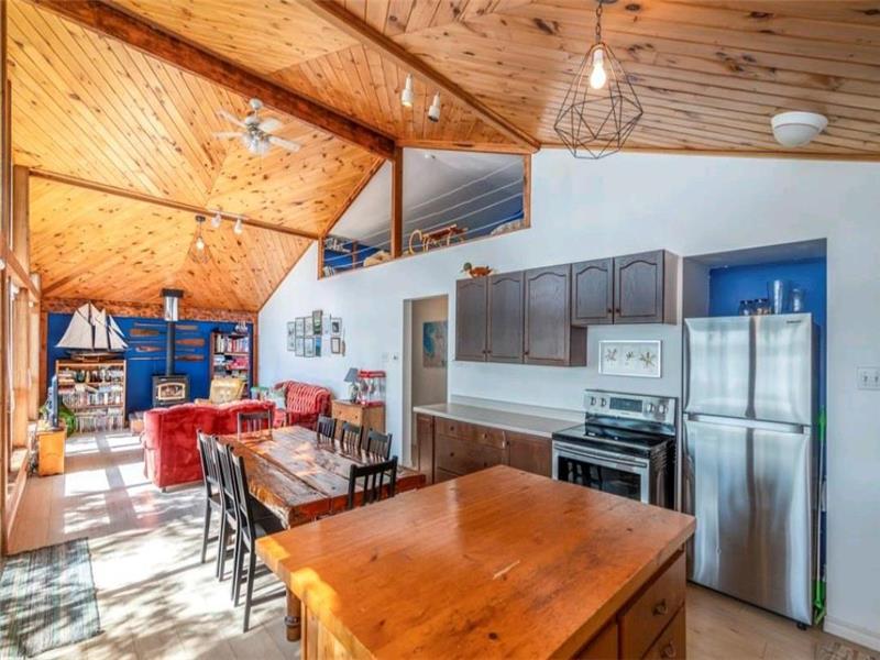 Boat access cottage on methodist Victoria Harbour Cottage Rental GL