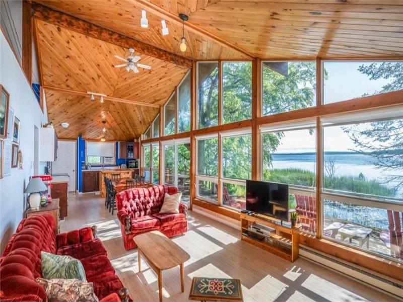 Boat access cottage on methodist Victoria Harbour Cottage Rental GL