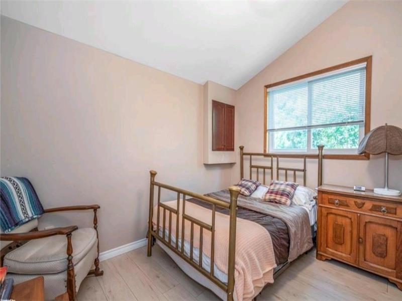 Boat access cottage on methodist Victoria Harbour Cottage Rental GL