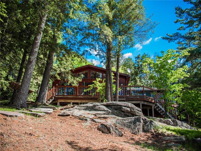 TRANQUILITY POINT Mckellar Cottage Rental GL30531 CottagesInCanada