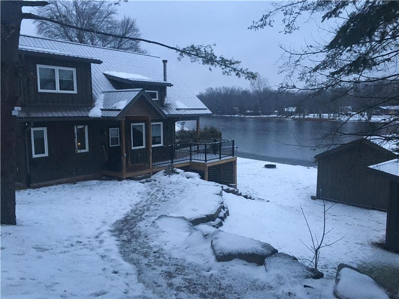 Crowe Cottage 3 bedroom Marmora Cottage Rental GL30563