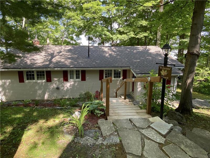 4bdrm Beauty on Buckhorn Lake Buckhorn Cottage Rental GL30598