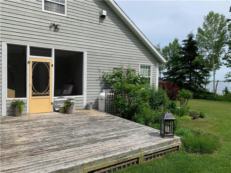 Two Loons Panmure Island Beachfront Montague Cottage Rental DI