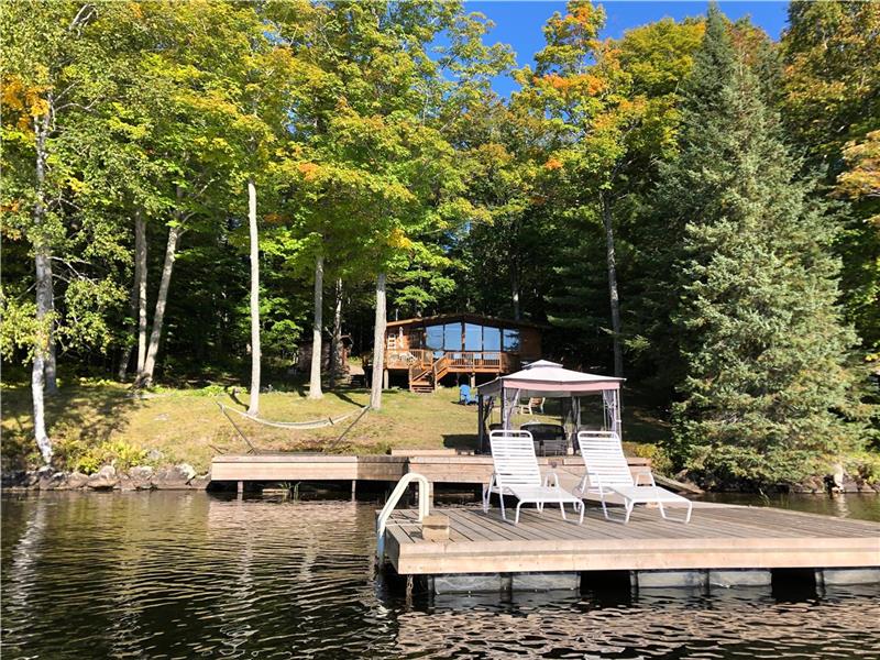 Baptiste Lake, Chalet Style Retreat Bancroft Cottage Rental PL
