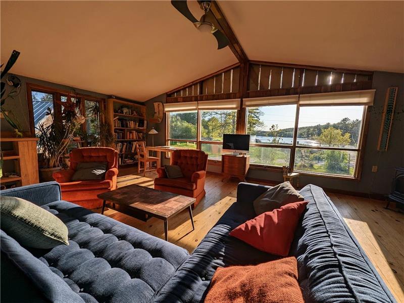 Waterfront Cottage on Millers Lake Perth Cottage Rental GL30656