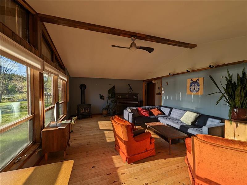 Waterfront Cottage on Millers Lake Perth Cottage Rental GL30656