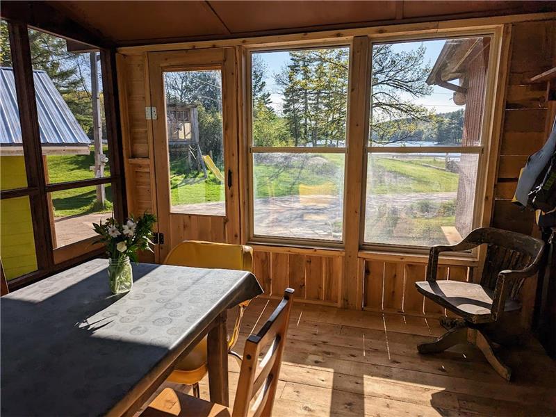 Waterfront Cottage on Millers Lake Perth Cottage Rental GL30656