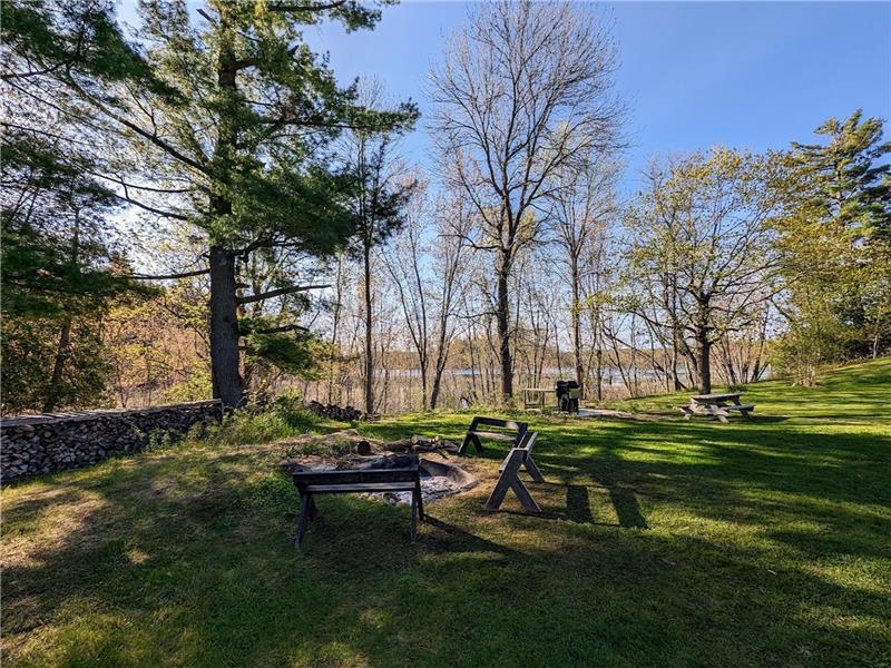 Waterfront Cottage on Millers Lake Perth Cottage Rental GL30656