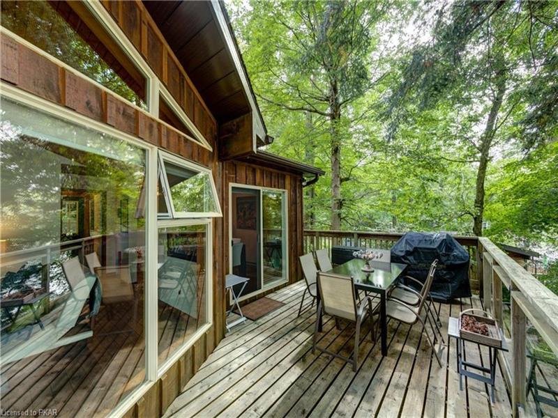 JEWEL ON THE LAKE Apsley Cottage Rental GL30854 CottagesInCanada