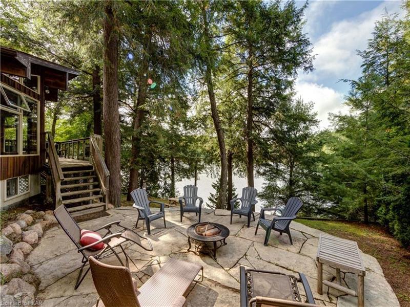 JEWEL ON THE LAKE Apsley Cottage Rental GL30854 CottagesInCanada