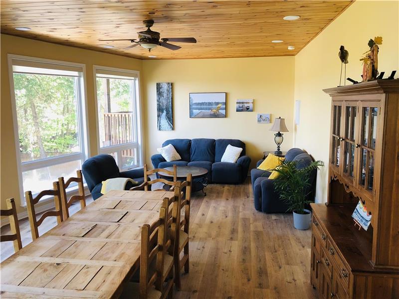 On Top Of Pigeon Lake Lakehurst Cottage Rental PL30975